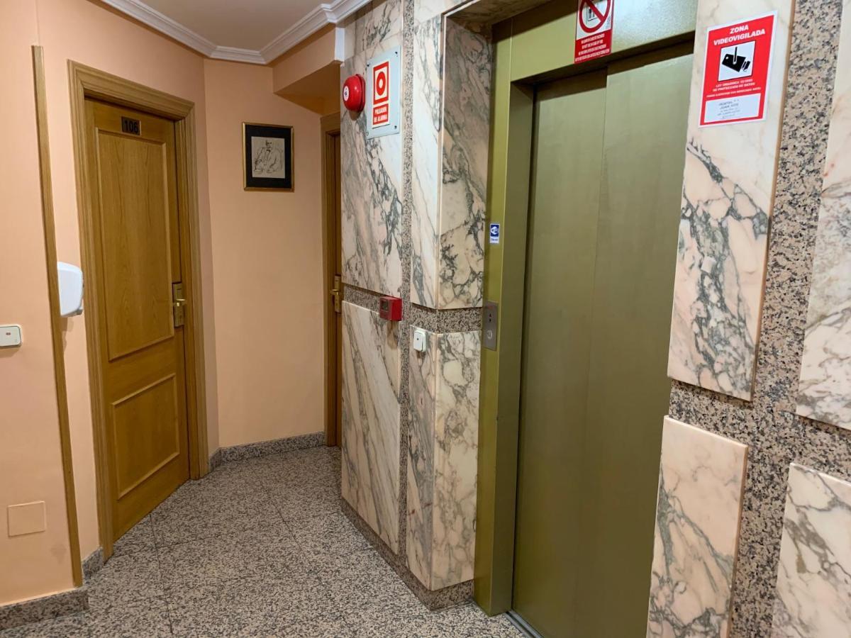 Hostal Juan Xxiii ซานเซบัสเตียน เดลอส เรเยส ภายนอก รูปภาพ