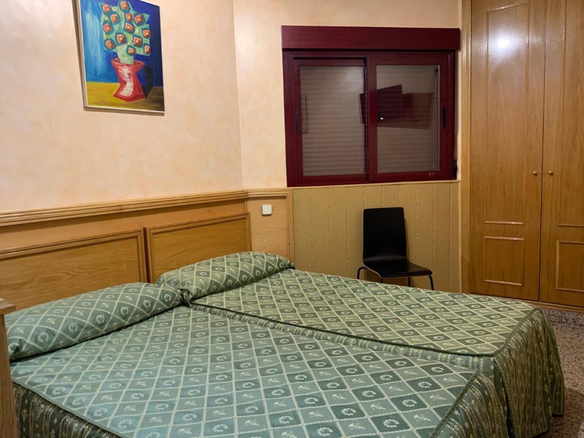 Hostal Juan Xxiii ซานเซบัสเตียน เดลอส เรเยส ภายนอก รูปภาพ