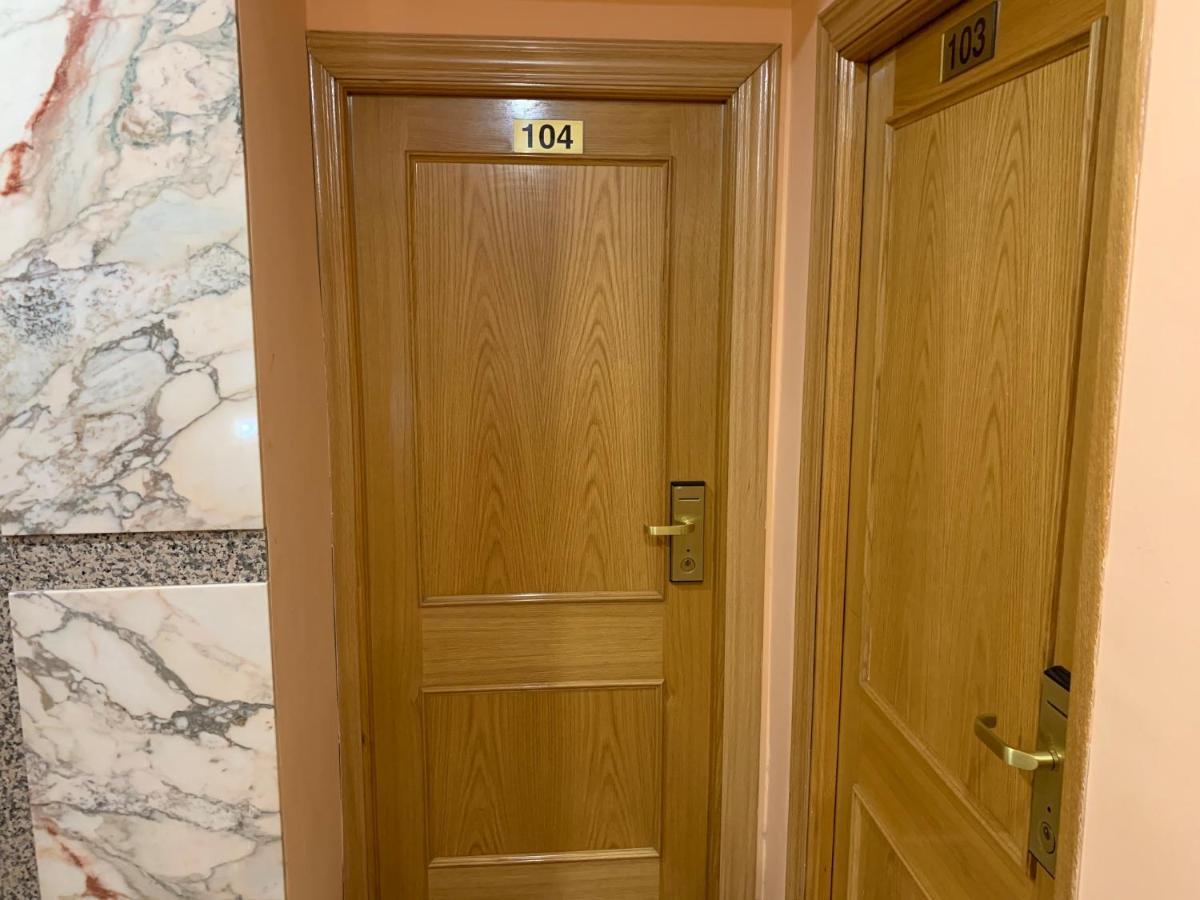 Hostal Juan Xxiii ซานเซบัสเตียน เดลอส เรเยส ภายนอก รูปภาพ