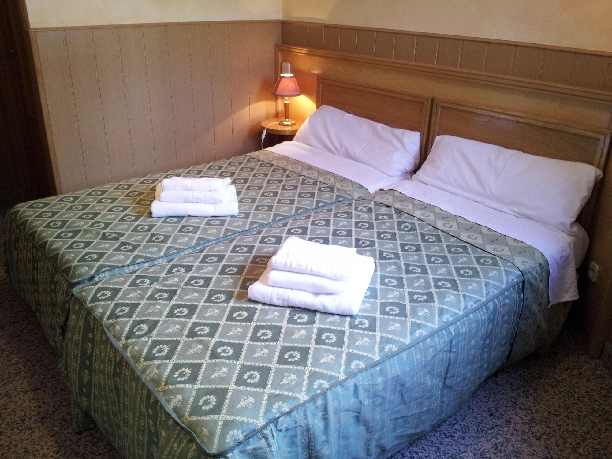 Hostal Juan Xxiii ซานเซบัสเตียน เดลอส เรเยส ภายนอก รูปภาพ