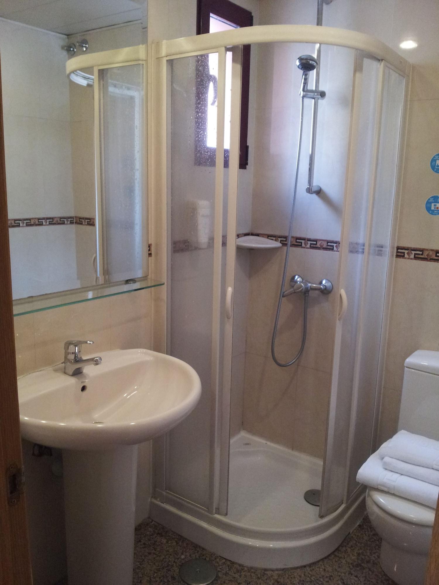 Hostal Juan Xxiii ซานเซบัสเตียน เดลอส เรเยส ภายนอก รูปภาพ