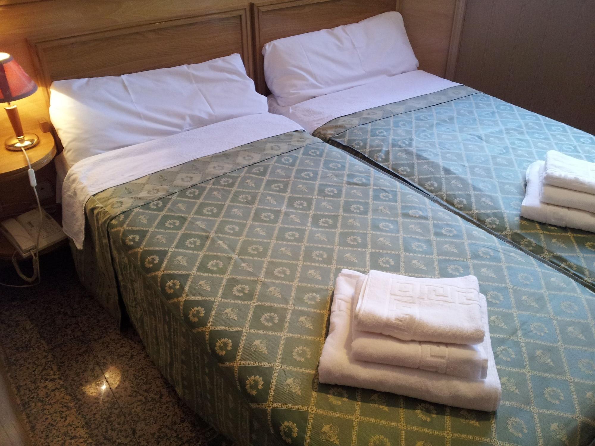 Hostal Juan Xxiii ซานเซบัสเตียน เดลอส เรเยส ภายนอก รูปภาพ