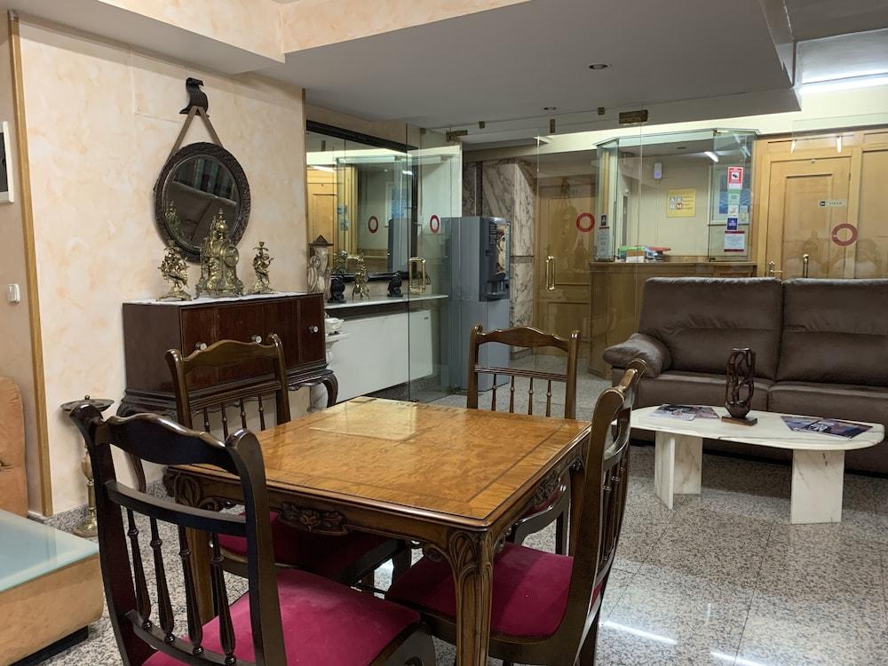 Hostal Juan Xxiii ซานเซบัสเตียน เดลอส เรเยส ภายนอก รูปภาพ