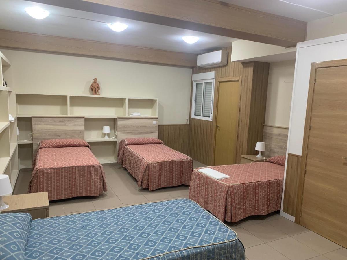 Hostal Juan Xxiii ซานเซบัสเตียน เดลอส เรเยส ภายนอก รูปภาพ