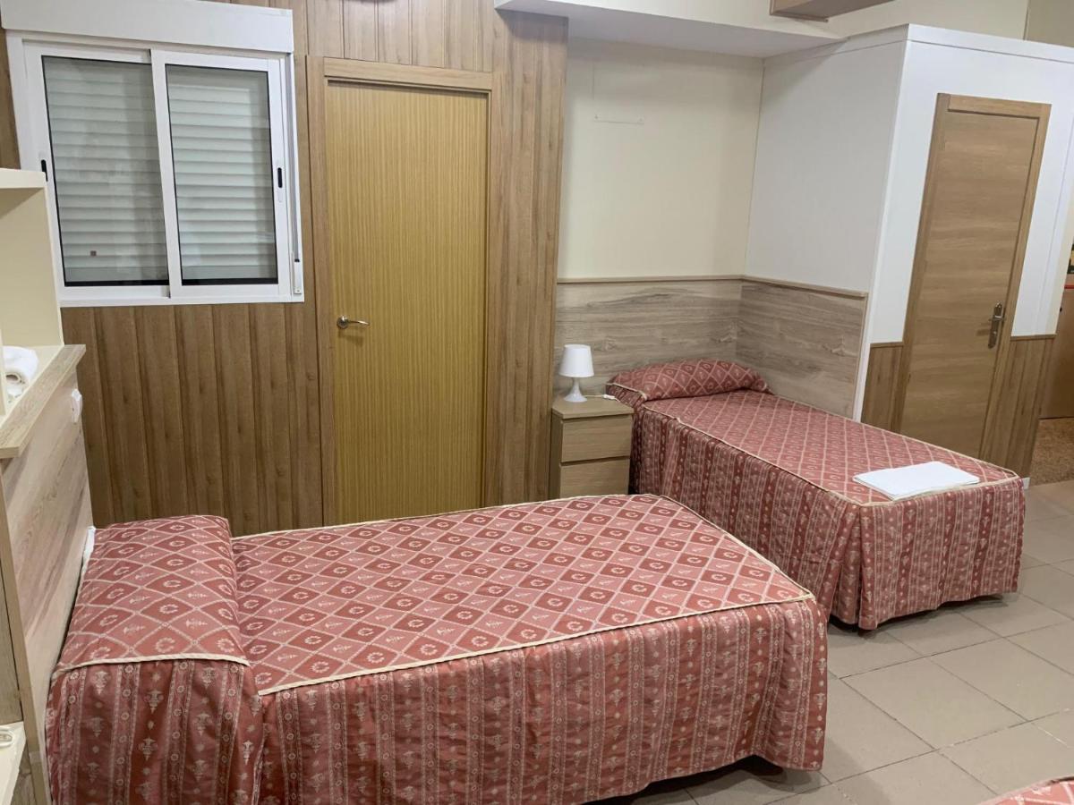 Hostal Juan Xxiii ซานเซบัสเตียน เดลอส เรเยส ภายนอก รูปภาพ