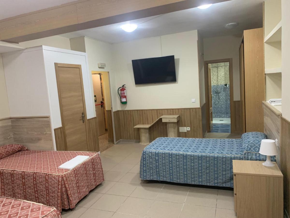 Hostal Juan Xxiii ซานเซบัสเตียน เดลอส เรเยส ภายนอก รูปภาพ