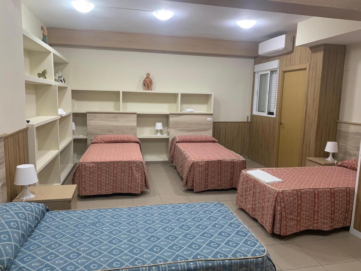 Hostal Juan Xxiii ซานเซบัสเตียน เดลอส เรเยส ภายนอก รูปภาพ