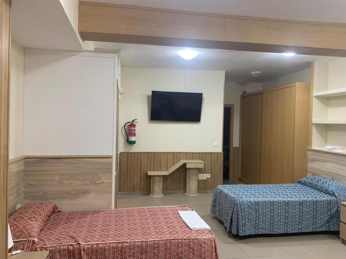Hostal Juan Xxiii ซานเซบัสเตียน เดลอส เรเยส ภายนอก รูปภาพ