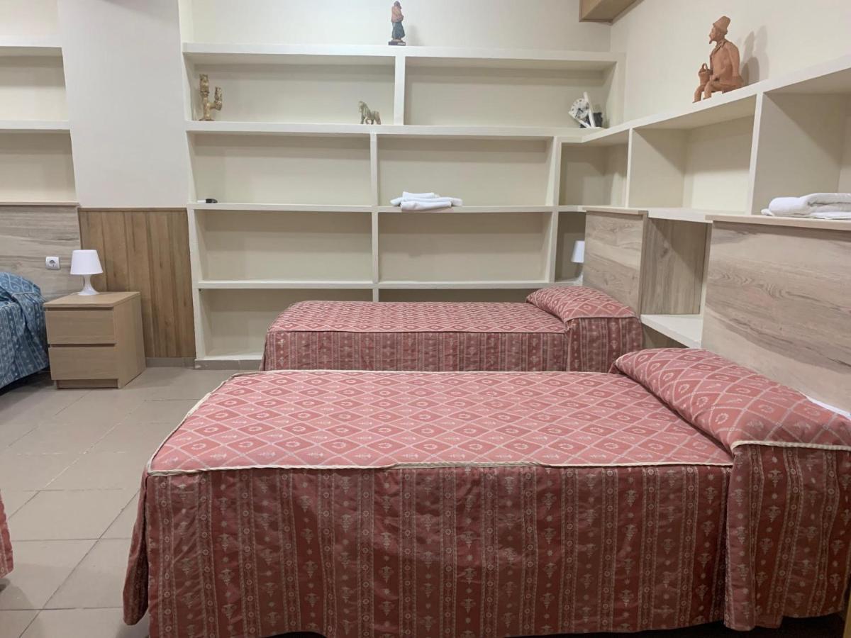 Hostal Juan Xxiii ซานเซบัสเตียน เดลอส เรเยส ภายนอก รูปภาพ