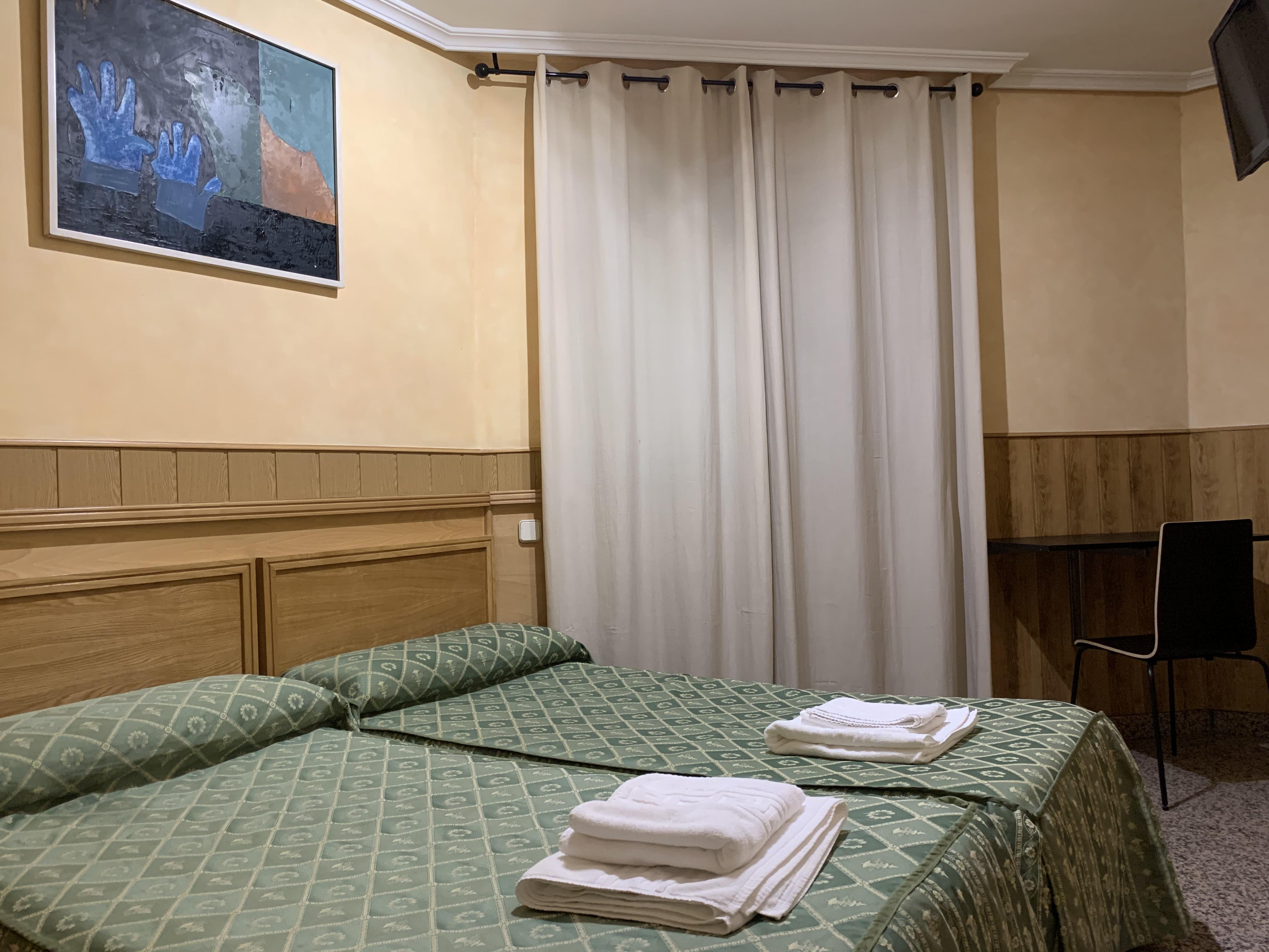 Hostal Juan Xxiii ซานเซบัสเตียน เดลอส เรเยส ภายนอก รูปภาพ