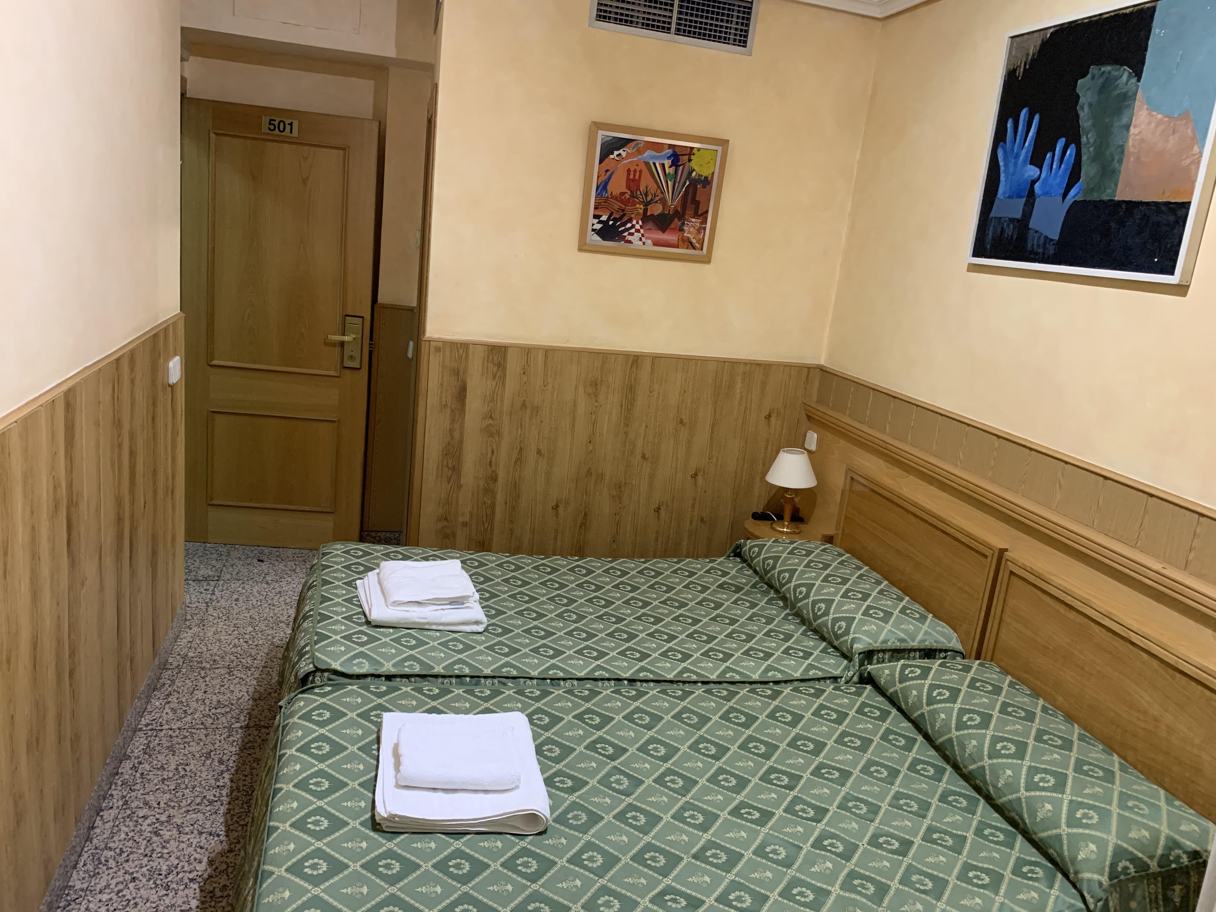 Hostal Juan Xxiii ซานเซบัสเตียน เดลอส เรเยส ภายนอก รูปภาพ