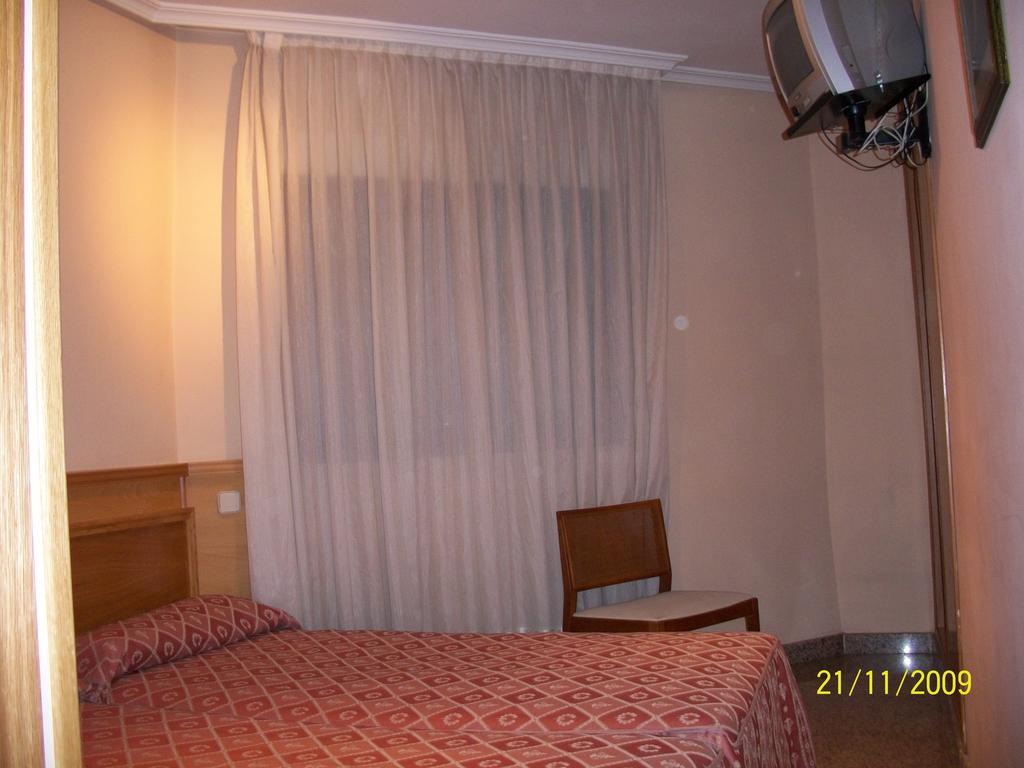 Hostal Juan Xxiii ซานเซบัสเตียน เดลอส เรเยส ห้อง รูปภาพ